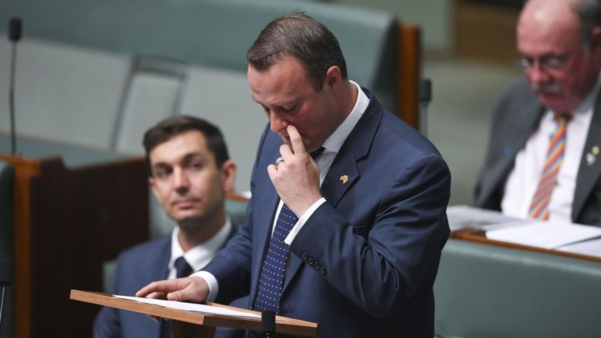Un parlamentario australiano propone matrimonio a su pareja durante el debate sobre el matrimonio homosexual