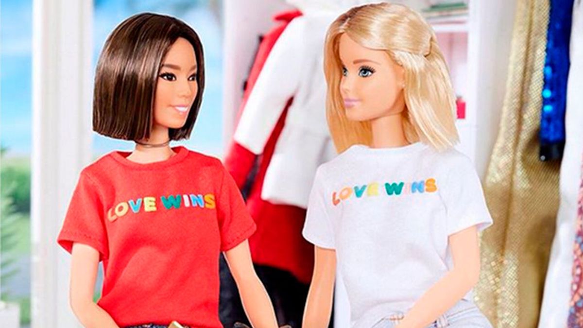 La camiseta lovewins de Barbie y otras prendas icónicas del avance LGBTI
