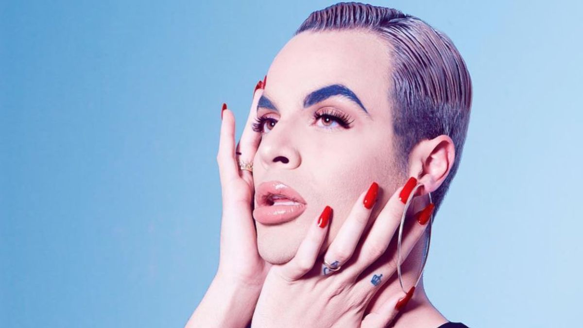 Jedet, el artista genderfluid que empezó enseñando a maquillarse y ahora es un icono (pop) de la igualdad