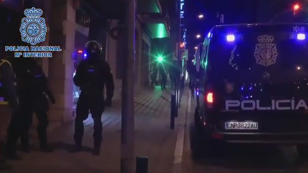 Momento de la detención de dos personas vinculadas al Daesh en Figueras