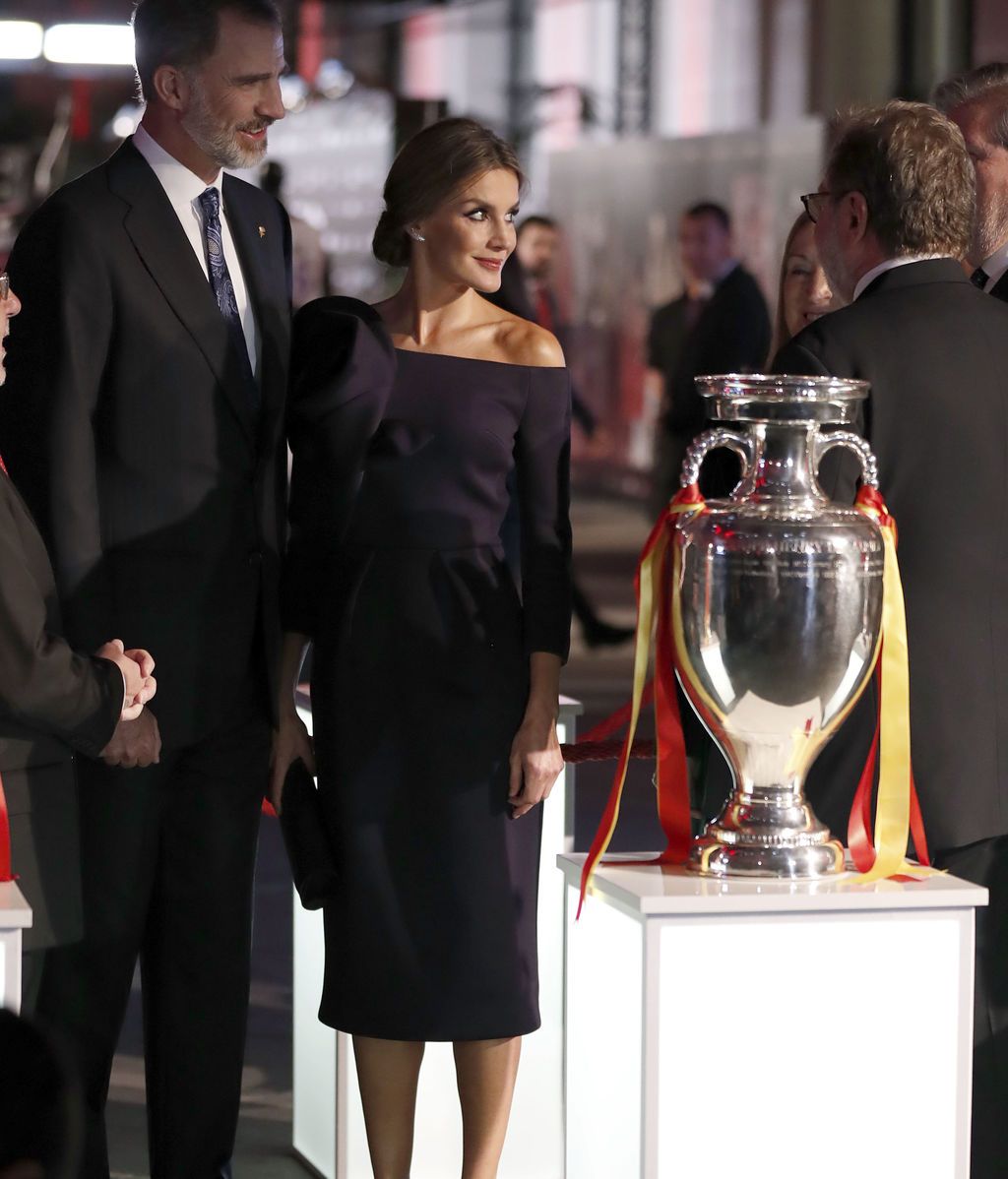 Midi. Un largo que a la potente ‘fragilidad’ de la reina le sienta de miedo