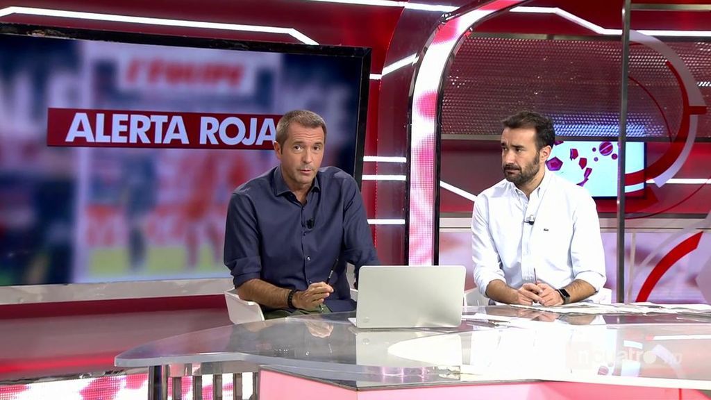 Aficionados del Bayern lanzaron billetes a Neymar durante el partido de Champions Aficionados del Bayern lanzaron billetes a Neymar durante el partido de Champions