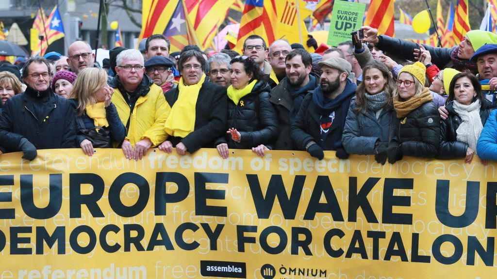 Puigdemont, recibido a gritos de “president” en la manifestación en Bruselas