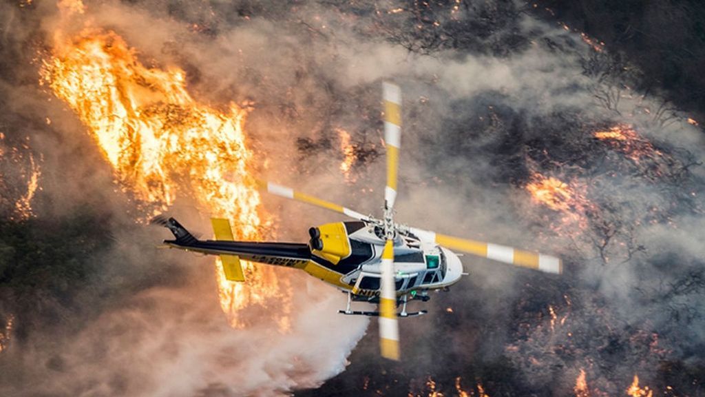 Las llamas siguen fuera de control en California, con más de 200.000 personas evacuadas