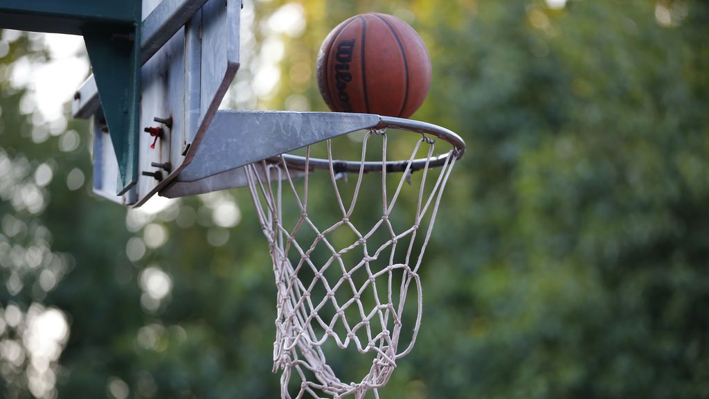 #SinBotesNoHayParaíso: Scariolo, Laso... el baloncesto se moviliza por los niños privados de deporte en colegios de Málaga #SinBotesNoHayParaíso: Scariolo, Laso... el baloncesto se moviliza por los niños privados de deporte en colegios de Málaga