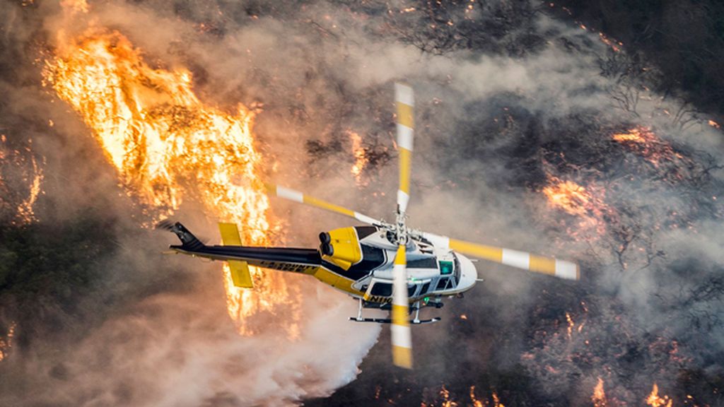 Las llamas siguen fuera de control en California, con más de 200.000 personas evacuadas