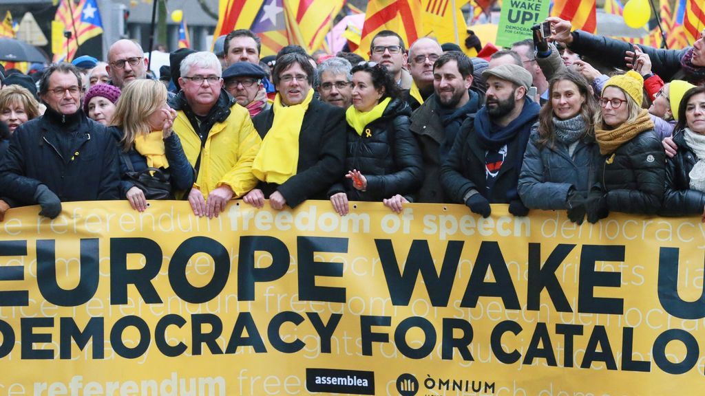 Puigdemont, recibido a gritos de “president” en la manifestación en Bruselas