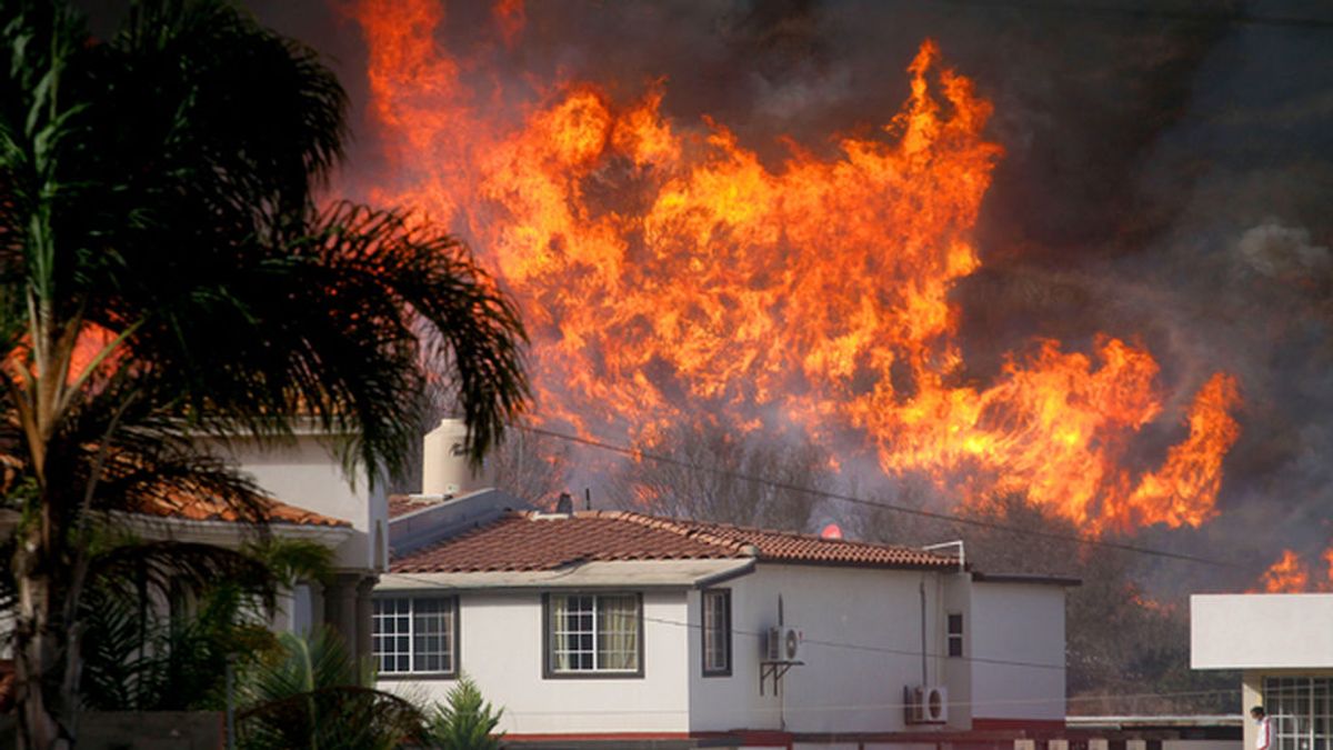 Los incendios arrasan por cuarto día consecutivo California
