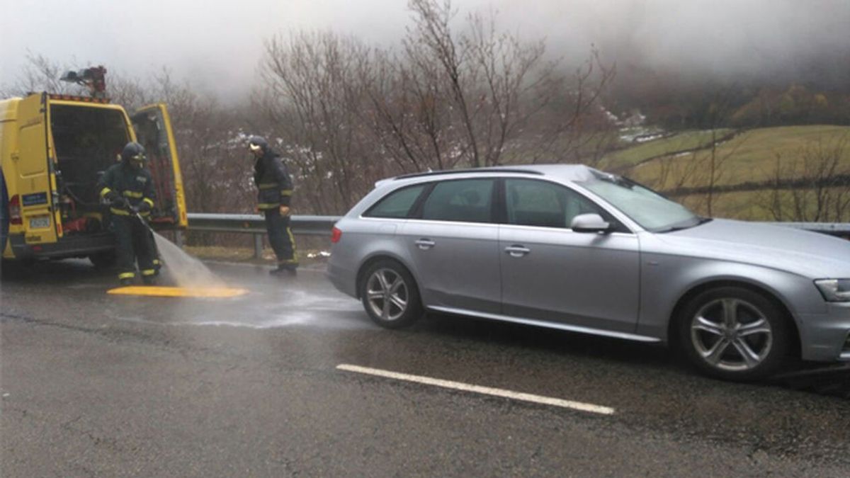 Fallece un conductor tras caerle encima del coche una piedra en Asturias
