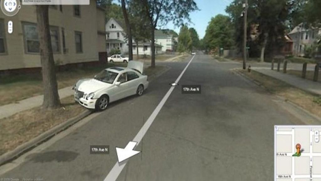 Conduce de manera temeraria y acaba chocando con un árbol