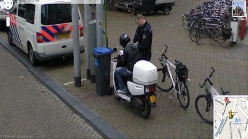 Intenta robarle la moto cuando el conductor ya está subido