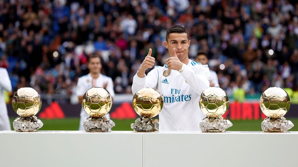 Cristiano y su felicidad al ofrecer su quinto Balón de Oro al Bernabéu