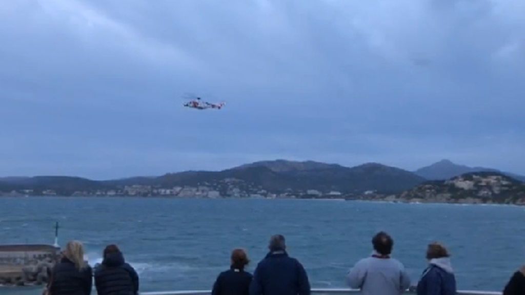 Desaparece un joven en Mallorca mientras pescaba tras un golpe de mar