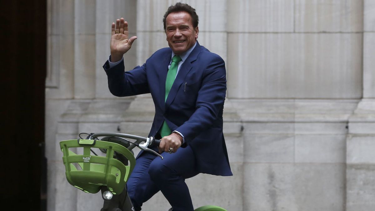 Schwarzenegger, en bici a una reunión sobre el cambio climático: el gesto eco del que todo el mundo habla