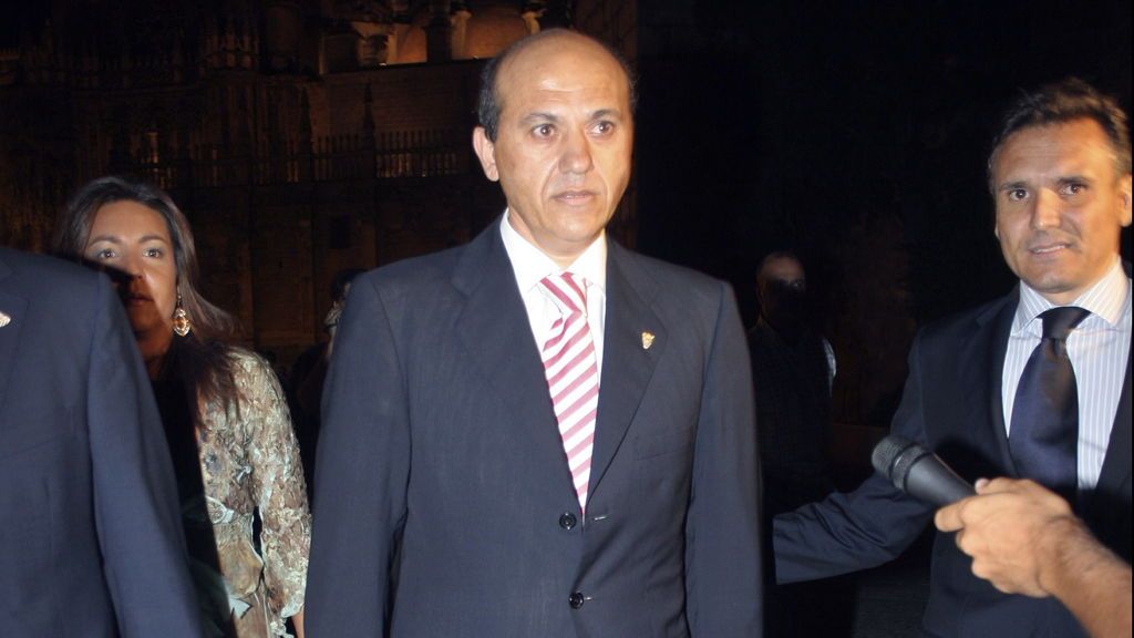 El Sevilla aprueba sus cuentas anuales y... reaparece Del Nido cargando contra el actual presidente El Sevilla aprueba sus cuentas anuales y... reaparece Del Nido cargando contra el actual presidente