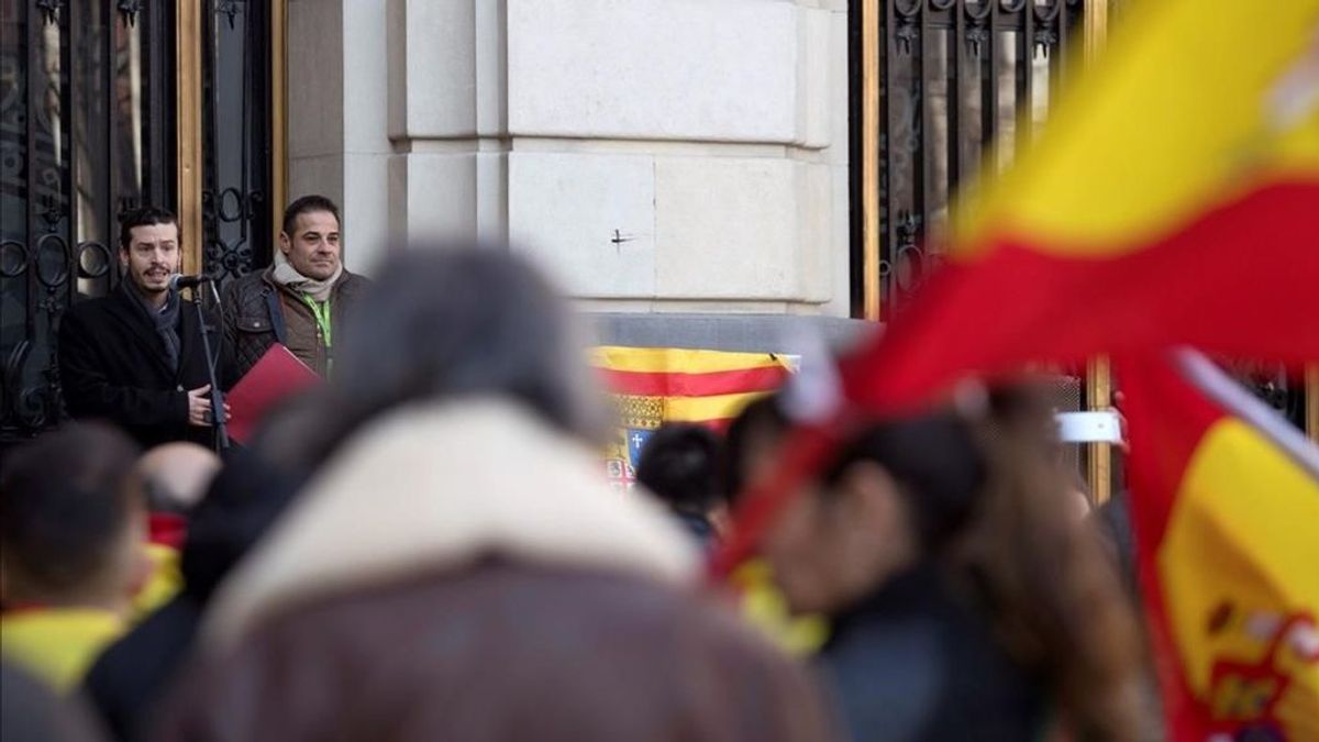 Muere un hombre que fue golpeado por llevar unos tirantes con la bandera de España