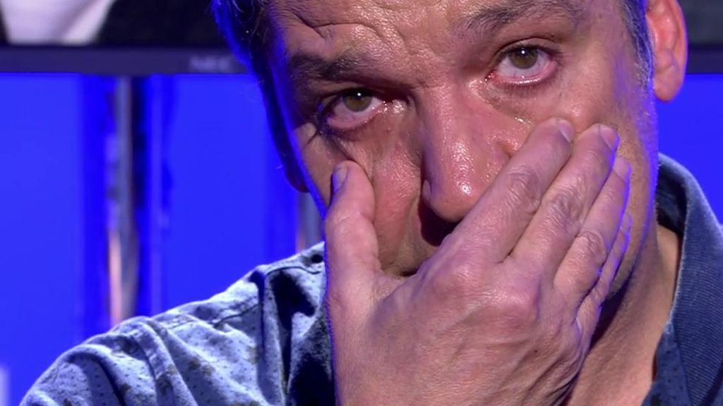 Gustavo González se rompe al relatar su divorcio: "Me siento egoísta viendo el dolor que he causado"