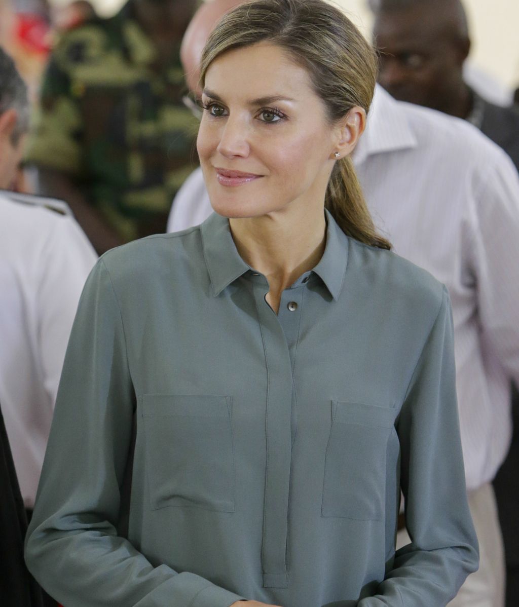 La informalidad la complementó con un discreto recogido en coleta