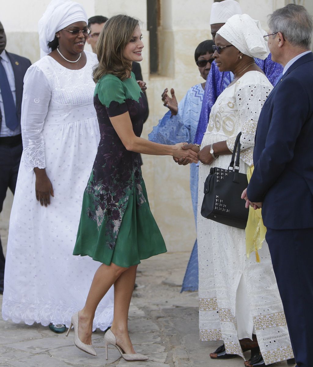 En tonos verdes y bordados, Letizia repitió su Carolina Herrera con efecto trampantojo