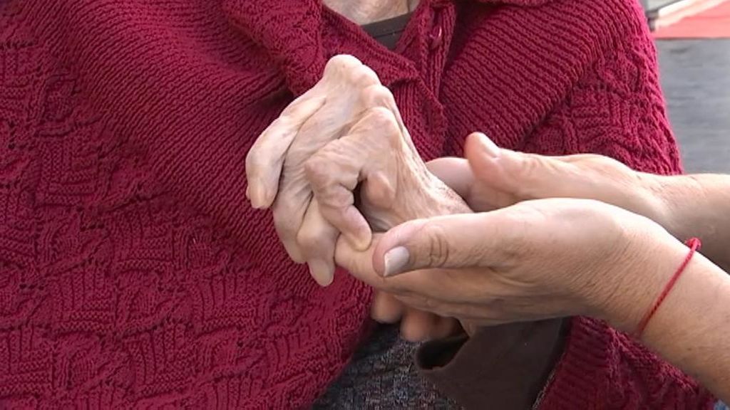 Hacienda reclama 1.600 € a una anciana por una prestación asistencial