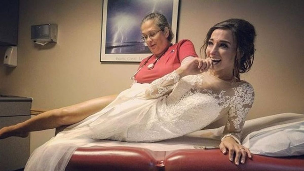 Su ramo de novia le da alergia... ¡y termina en el hospital el día de su boda!