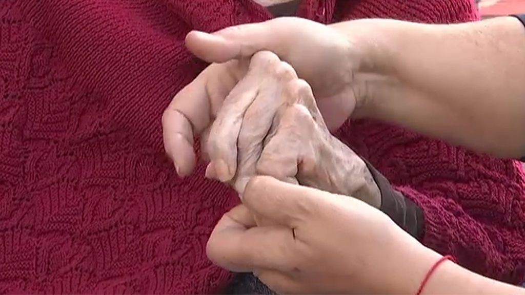Hacienda reclama 1.600 euros a una anciana por una prestación asistencial