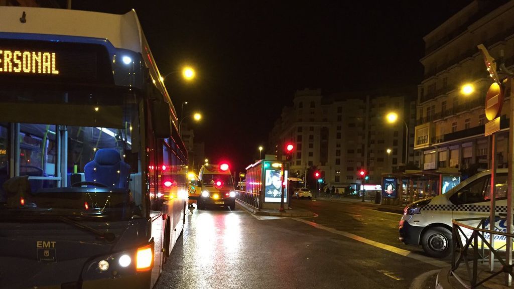 Un autobús de la EMT atropella a un joven de 25 años en Madrid
