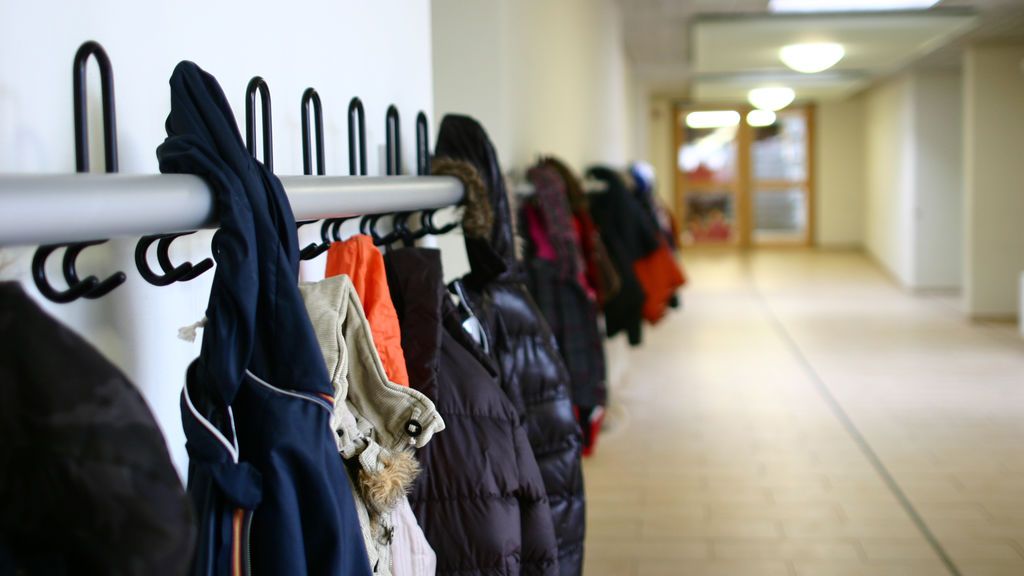 Condenados unos padres de Almería que tuvieron a su hija un año sin escolarizar