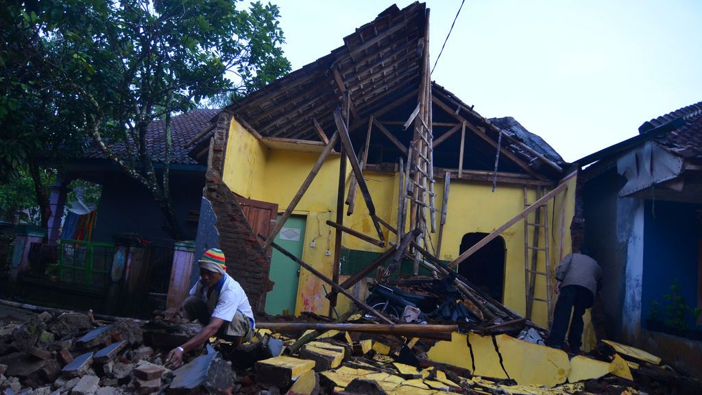 Al menos dos muertos en un terremoto de 6.5 grados en la isla de Java