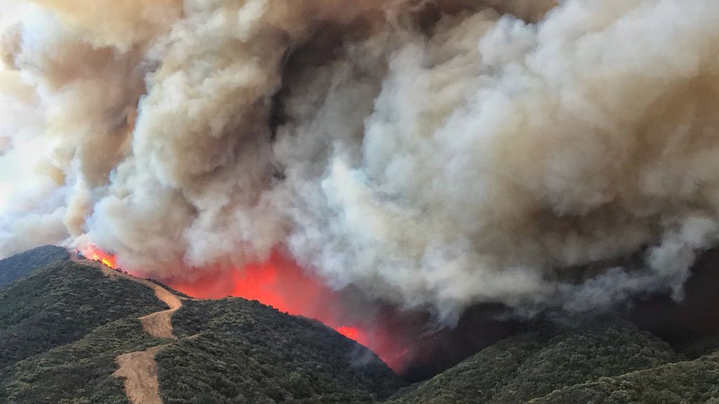 California se enfrenta al tercer incendio más devastador de su historia