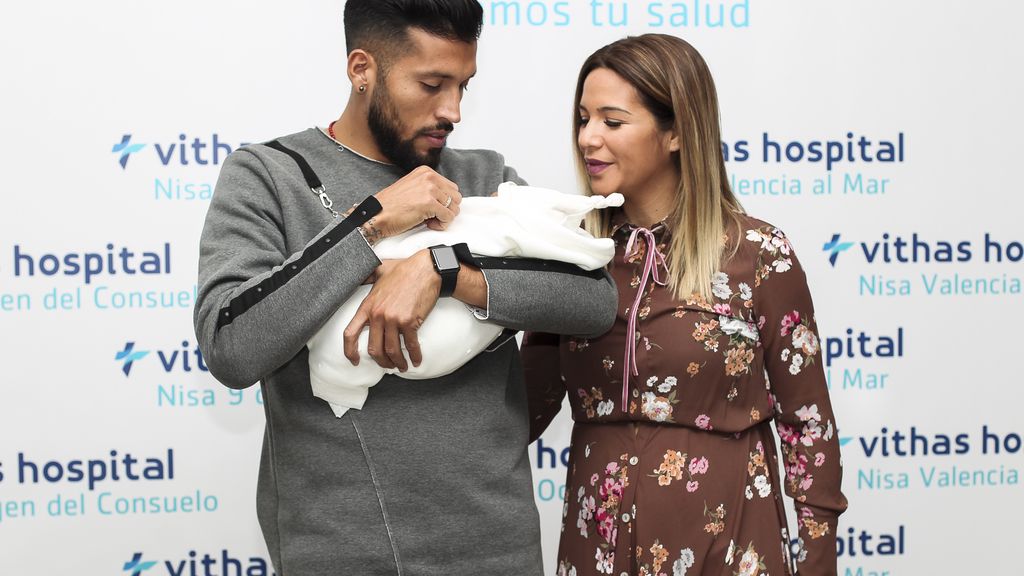 Tamara Gorro y Ezequiel Garay por fin nos presentan a Antonio: las fotos