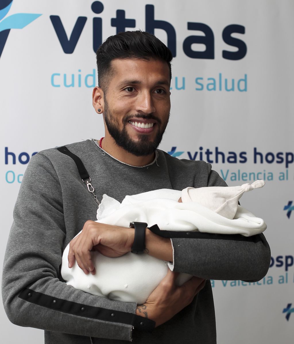 Tamara Gorro y Ezequiel Garay por fin nos presentan a Antonio: las fotos