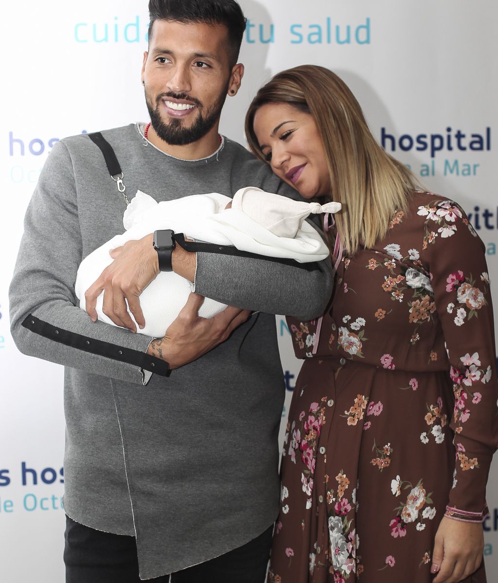 Tamara Gorro y Ezequiel Garay por fin nos presentan a Antonio: las fotos
