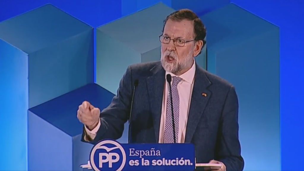 Rajoy recuerda que el PP cesó "a un Gobierno que se había instalado en la ilegalidad"