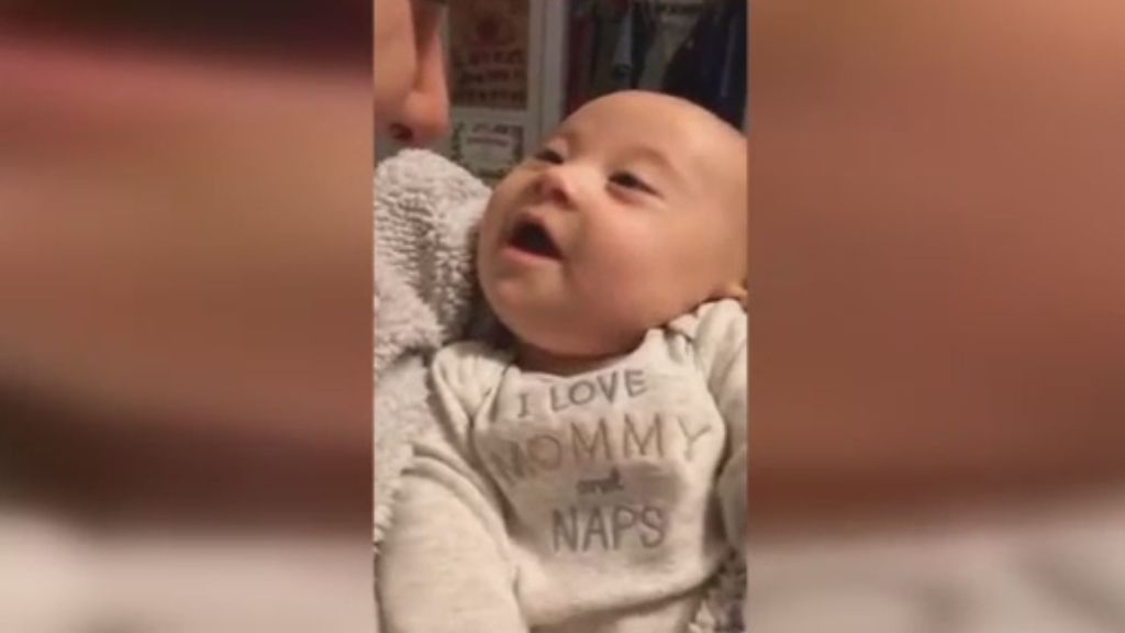 La risa de este bebé te va a sacar una sonrisa