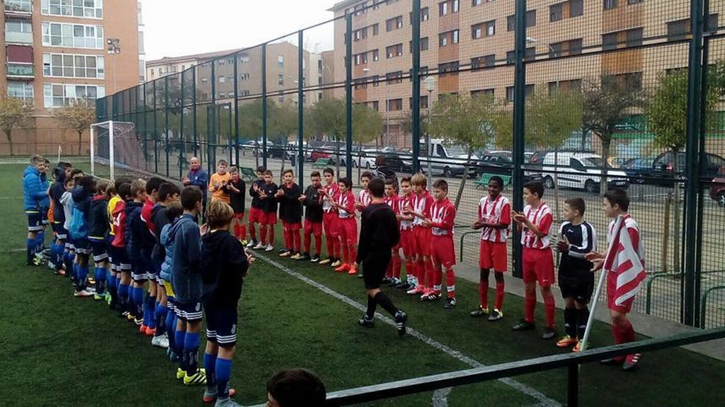 La respuesta de dos equipos infantiles de Navarra a un episodio de violencia: hacerle el ‘pasillo’ al árbitro 👏