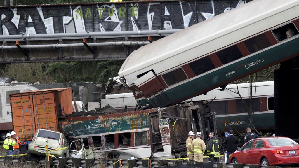 El mal estado de las vías, posible causa del accidente de tren en Seattle