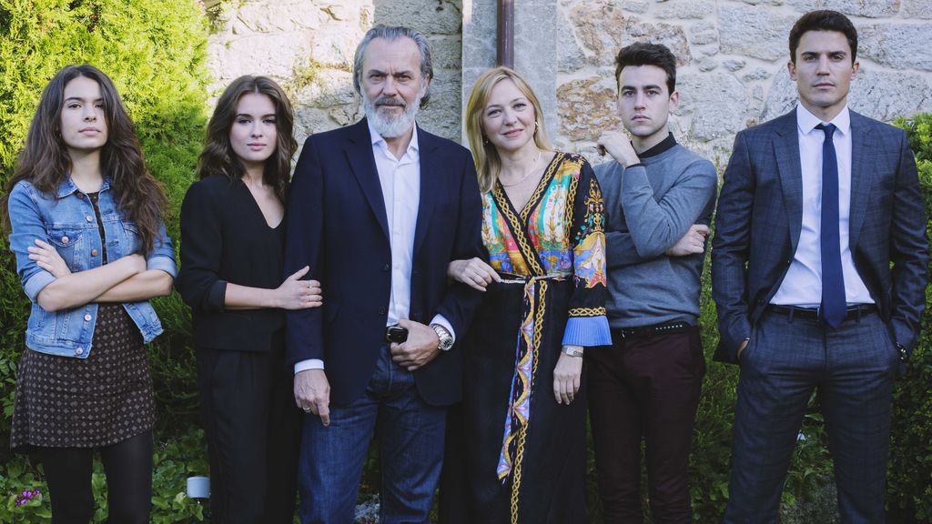 Claudia Traisac, Giulia Charm, Jose Coronado, Pilar Castro, Álex Monner y Álex González.