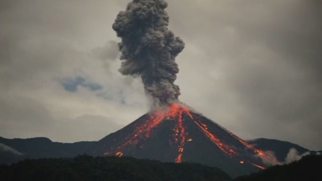 La impresionante erupción del volcán 'Reventador' en Ecuador
