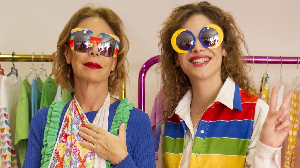 Agatha Ruiz de la Prada se rompe la muñeca pero sin pierde el glamour