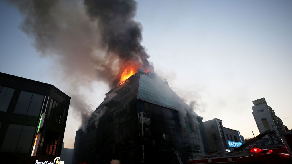 Veintitrés muertos en un incendio en un gimnasio de ocho plantas en Corea del sur