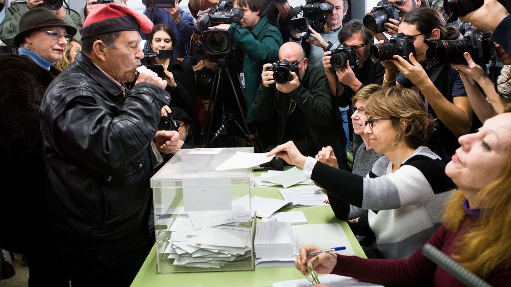 La participación a las 13:00 horas en las elecciones en Cataluña, menor que en 2015
