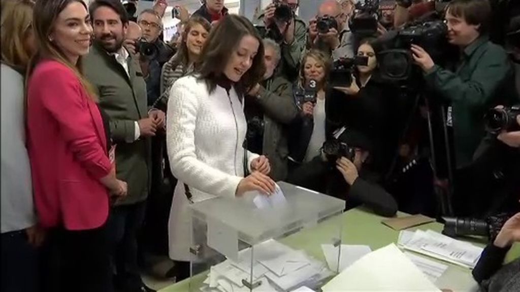 Inés Arrimadas vota en Barcelona