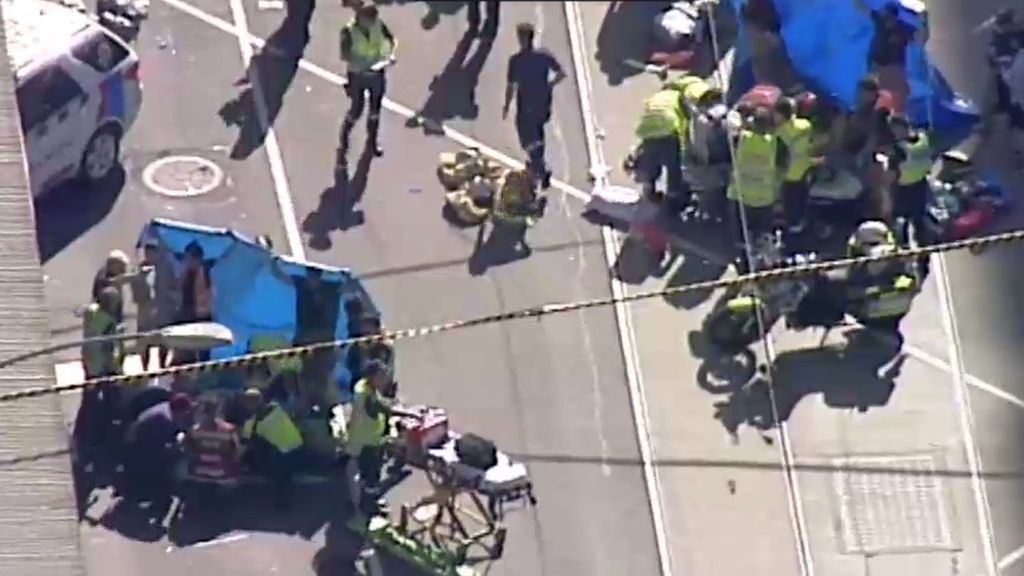 Dos arrestados tras atropellar con un 4X4 a una multitud de personas en Melbourne