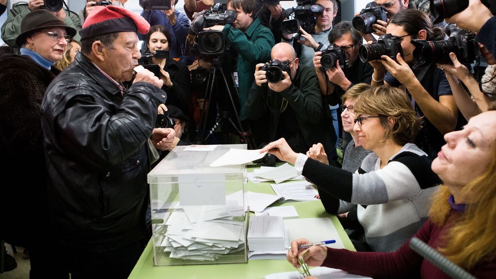 La participación a las 13:00 horas en las elecciones en Cataluña, menor que en 2015