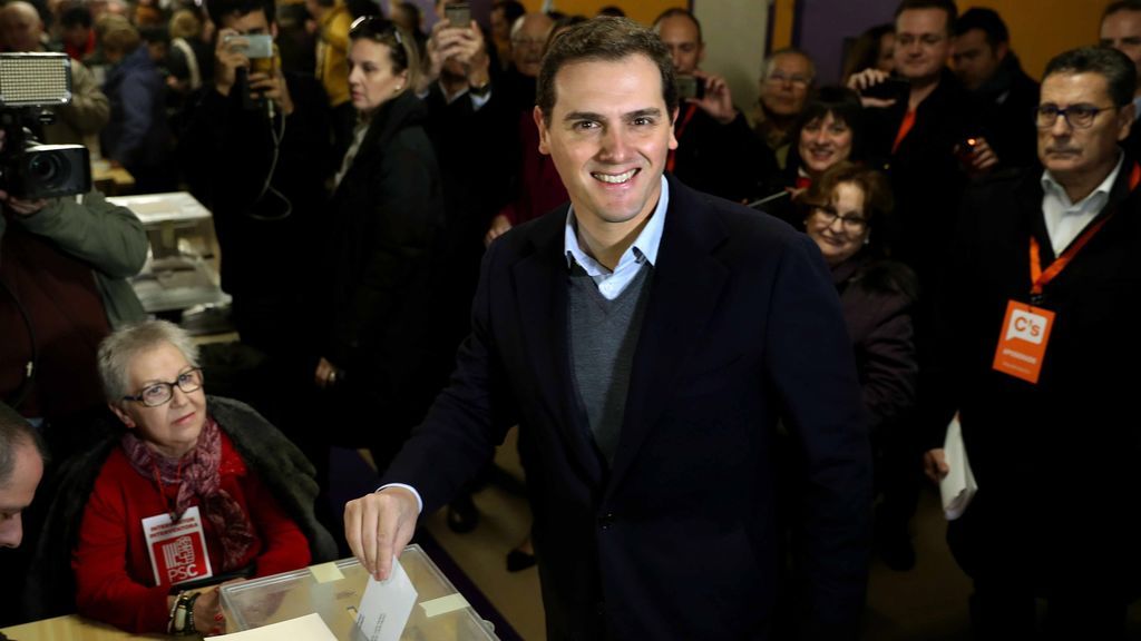 La jornada electoral en Cataluña en imágenes