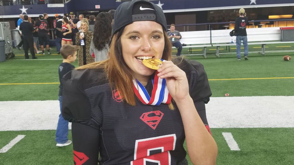 ¡Histórico! Una joven de 17 años, primera mujer en anotar en un torneo estatal de fútbol americano ¡Histórico! Una joven de 17 años, primera mujer en anotar en un torneo estatal de fútbol americano
