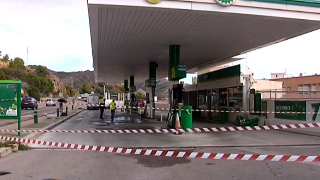 Mueren dos personas tras chocar su coche contra una gasolinera en Benicàssim