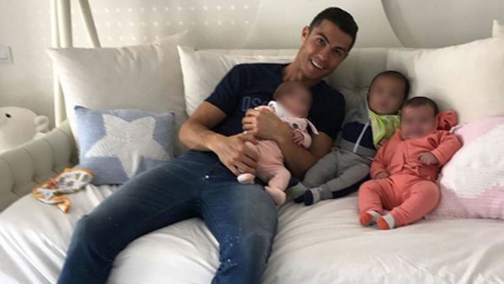 ¿Mensaje de Cristiano para Hacienda?: “Estoy PRESO de mis bebés”