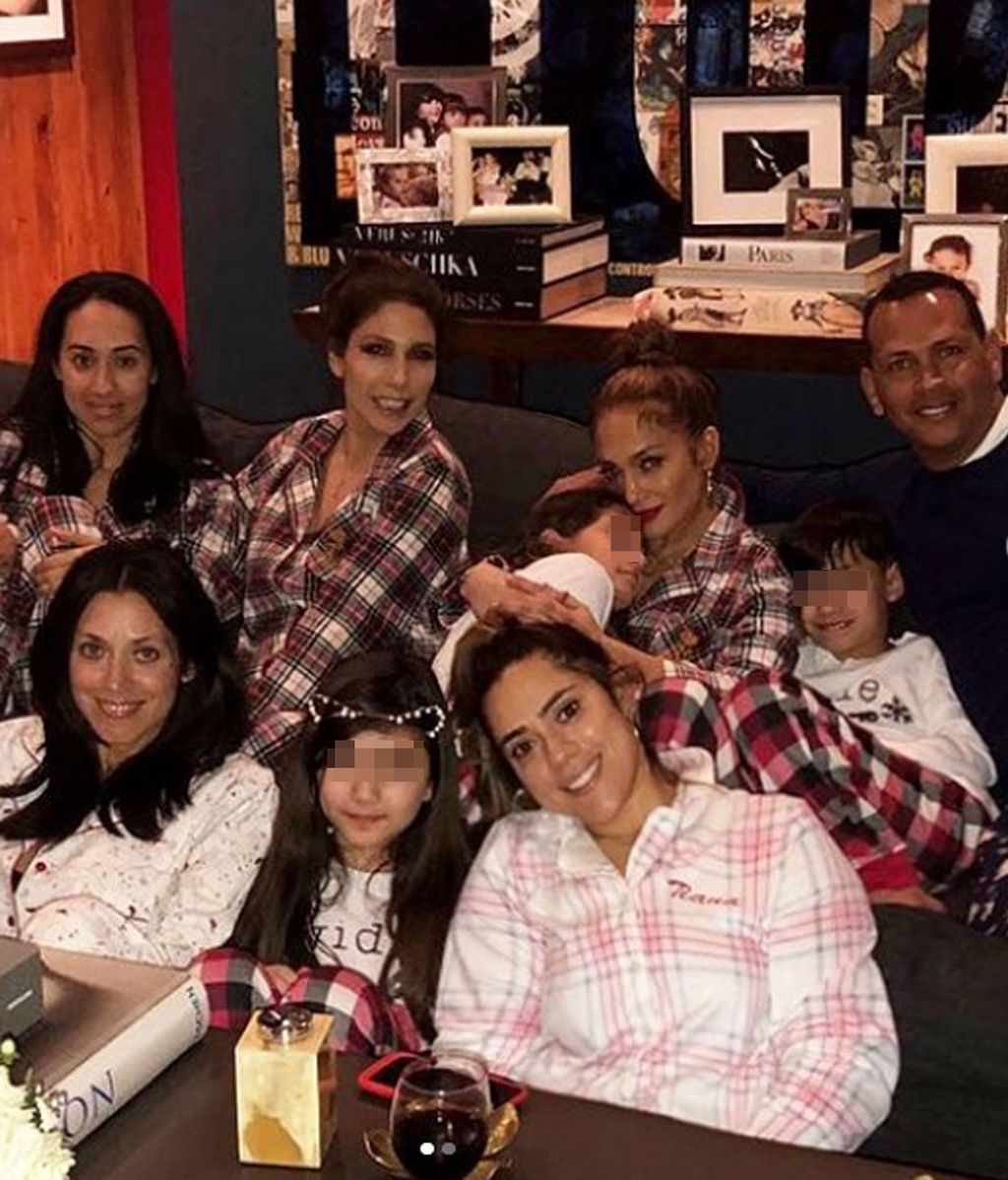 JLo preparó una 'pajama party' en familia